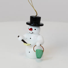Schmuck Schneemann mit Schaufel und Eimer