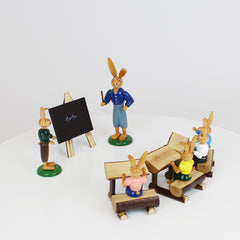 Small Easter Bunny School – Teacher and Five Students
