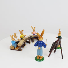 Small Easter Bunny School – Teacher and Five Students