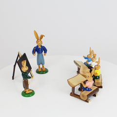 Small Easter Bunny School – Teacher and Five Students