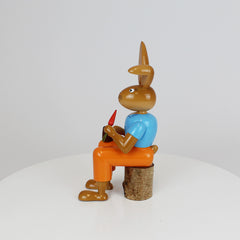 Easter Bunny with Carrot
