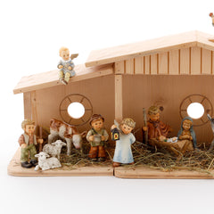 Hum 2230 – Nativity Set, 17 Pieces