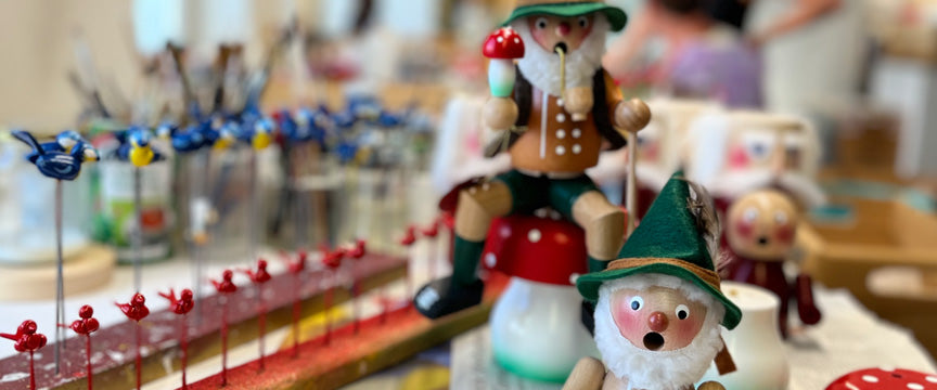 Steinbach Smoker - Smoking men. Perfekt for Christmas decoration spreading Christmas cheers with different flavours of the incense cones.