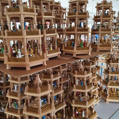 Three-level-Pyramid – Nativity Scene colorful